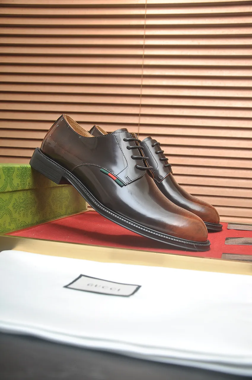Men's shoes💰500💶Italy's top luxury men's shoe giant (GUCCI) (Gucci) (full cowhide lining) new arrival🍃Original European style🔰 Pleasant to the eye😍In order to make the shoes more durable and non-deformable🌀The production continues to follow traditional methods but there is still no lack of innovation💪Choose original sheepskin for the leather♻️ Smooth and natural And extra bright ⭐Made of imported cowhide, the first choice of rich people 38-45 (45 customized)
